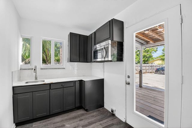 220 SW 16th Street, Dania Beach, FL 33004