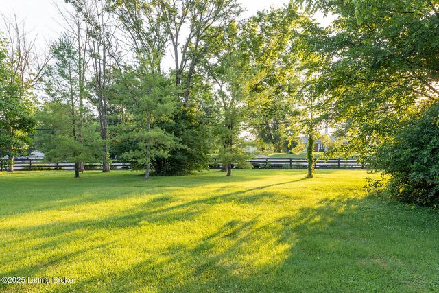 15803 Northville Pl, Louisville, KY 40245