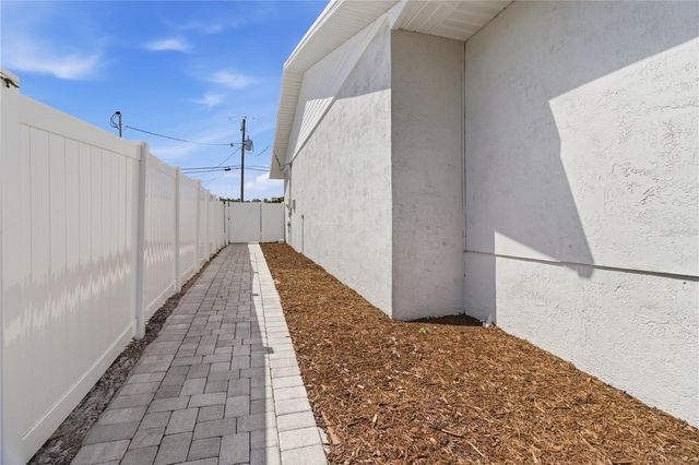 4219 2ND AVENUE NE, Bradenton, FL 34208