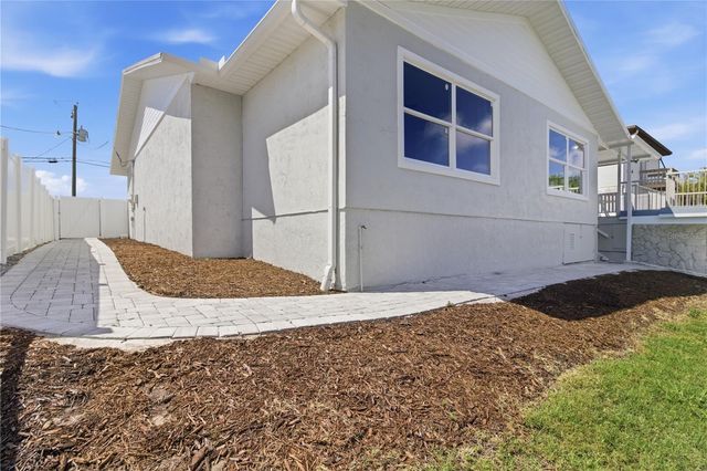 4219 2ND AVENUE NE, Bradenton, FL 34208