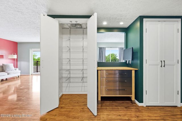 4180 Lyndon Way 507, Louisville, KY 40207
