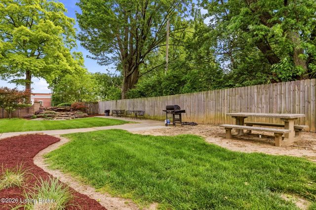 4180 Lyndon Way 507, Louisville, KY 40207