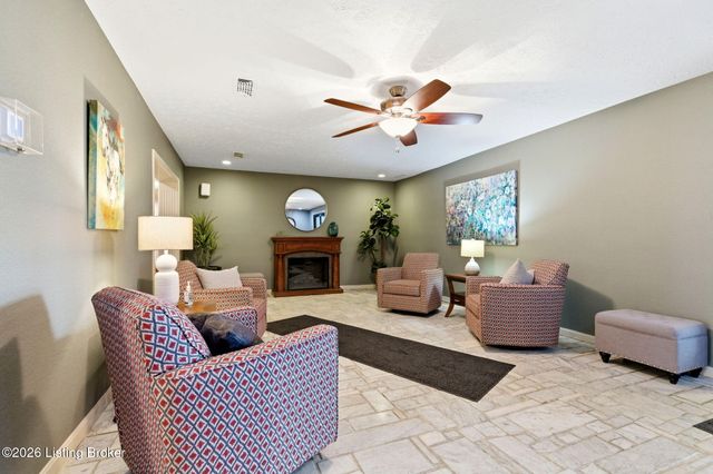 4180 Lyndon Way 507, Louisville, KY 40207