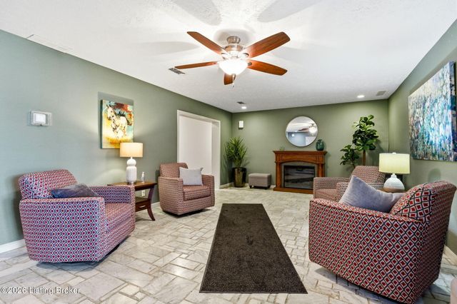 4180 Lyndon Way 507, Louisville, KY 40207