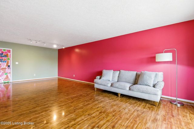4180 Lyndon Way 507, Louisville, KY 40207