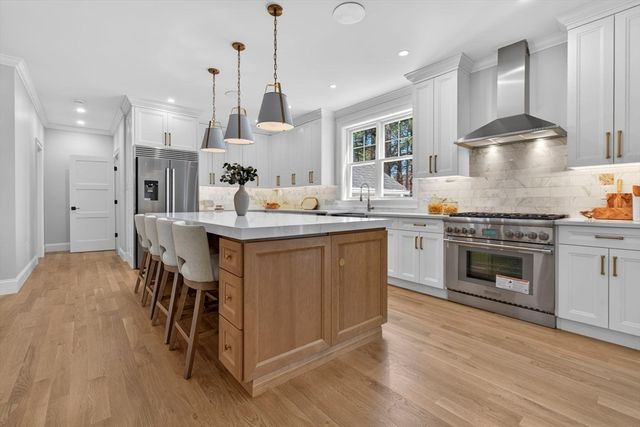 16 Evelyn St, Burlington, MA 01803