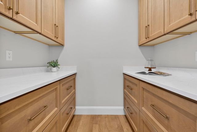 16 Evelyn St, Burlington, MA 01803