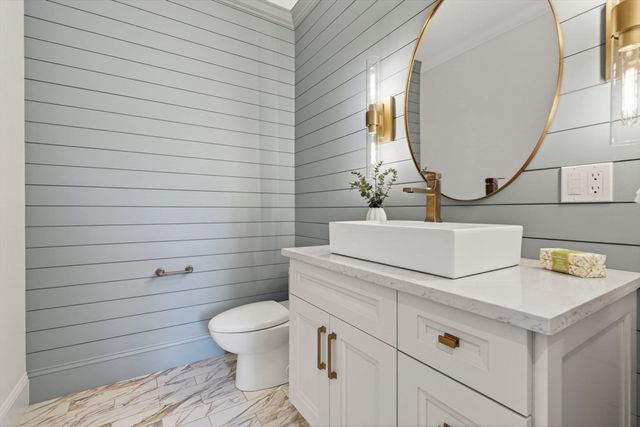 16 Evelyn St, Burlington, MA 01803