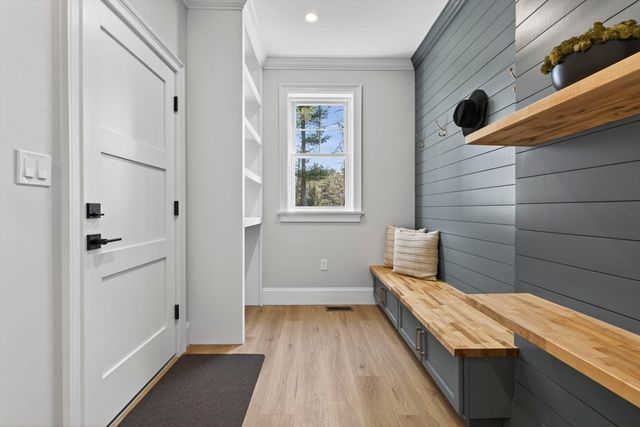 16 Evelyn St, Burlington, MA 01803