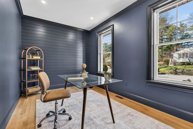 16 Evelyn St, Burlington, MA 01803