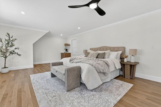 16 Evelyn St, Burlington, MA 01803