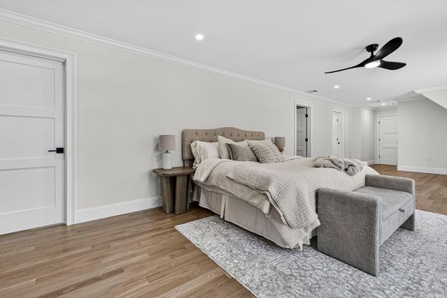 16 Evelyn St, Burlington, MA 01803