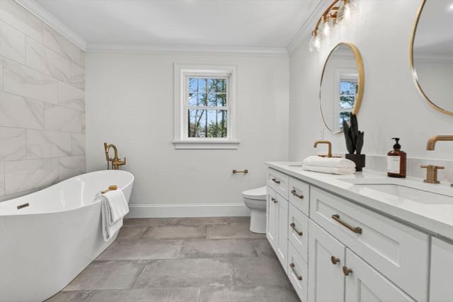 16 Evelyn St, Burlington, MA 01803