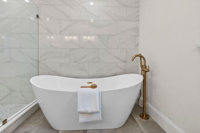 16 Evelyn St, Burlington, MA 01803