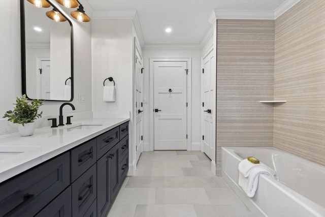 16 Evelyn St, Burlington, MA 01803