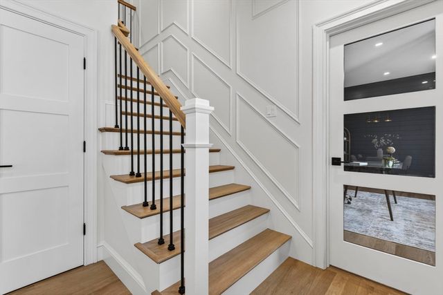 16 Evelyn St, Burlington, MA 01803