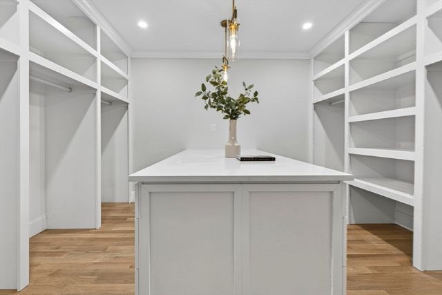 16 Evelyn St, Burlington, MA 01803