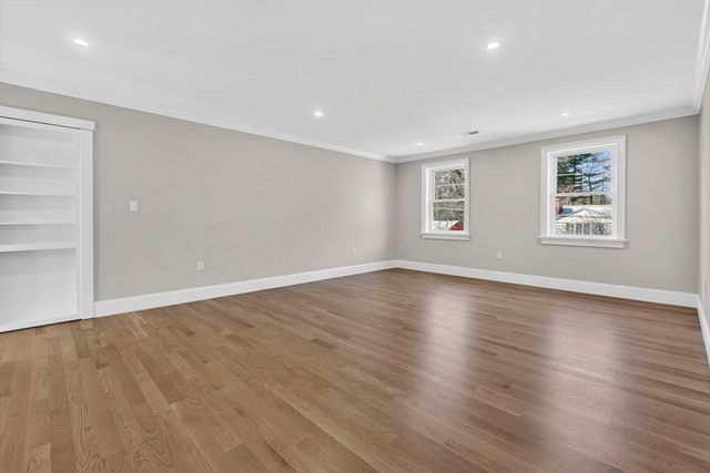 16 Evelyn St, Burlington, MA 01803