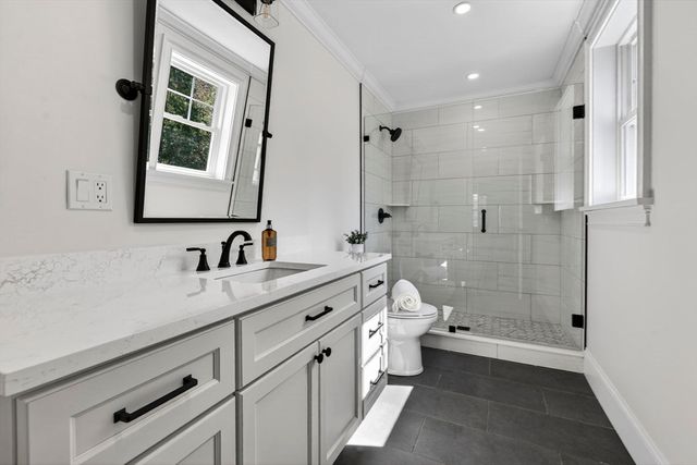 16 Evelyn St, Burlington, MA 01803