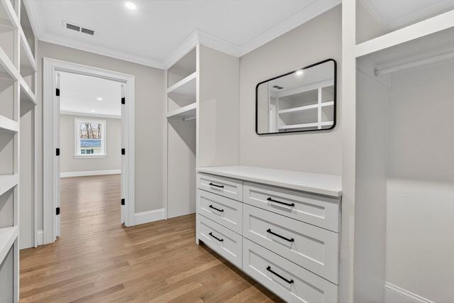 16 Evelyn St, Burlington, MA 01803