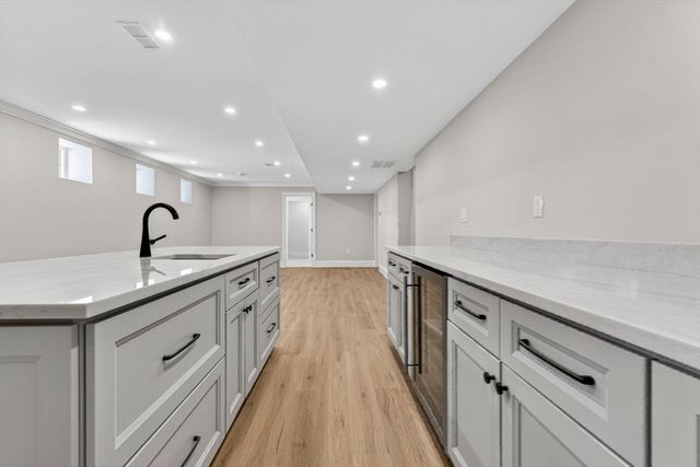 16 Evelyn St, Burlington, MA 01803