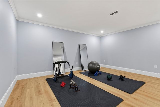 16 Evelyn St, Burlington, MA 01803