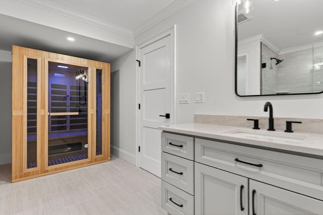 16 Evelyn St, Burlington, MA 01803