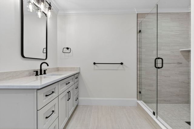 16 Evelyn St, Burlington, MA 01803