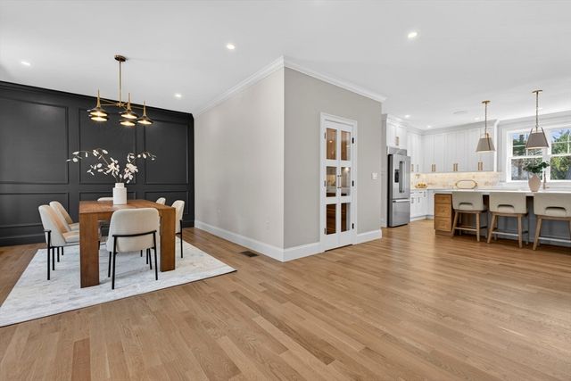 16 Evelyn St, Burlington, MA 01803