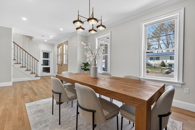 16 Evelyn St, Burlington, MA 01803