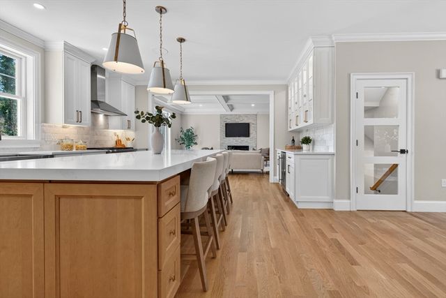 16 Evelyn St, Burlington, MA 01803