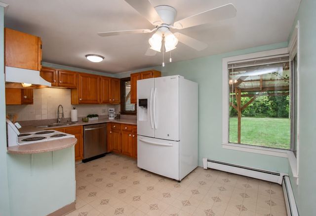 72 Chester Road, Derry, NH 03038