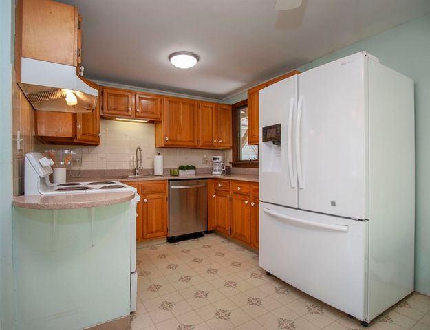 72 Chester Road, Derry, NH 03038
