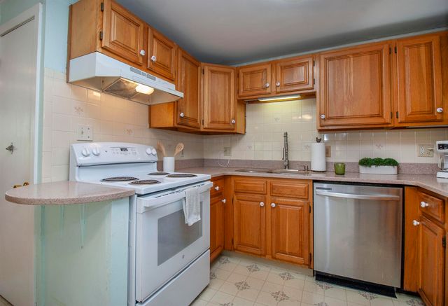 72 Chester Road, Derry, NH 03038
