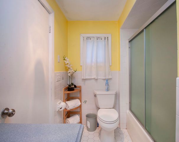 72 Chester Road, Derry, NH 03038