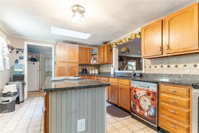 60 Salisbury Road, Glocester, RI 02814