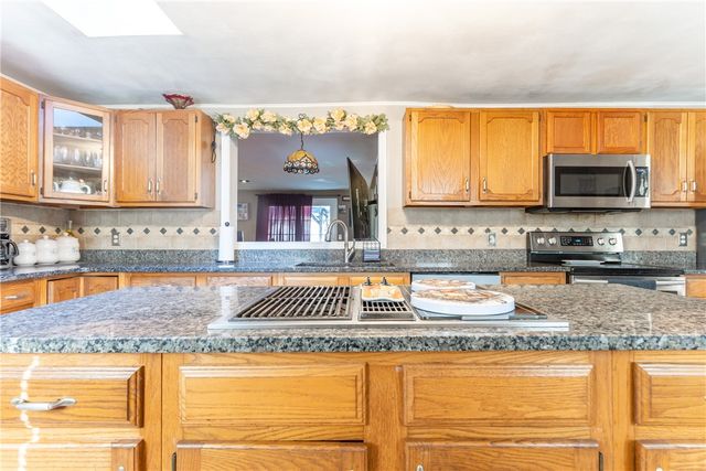 60 Salisbury Road, Glocester, RI 02814