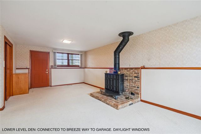 1007 Raney Street, Hiawatha, IA 52233