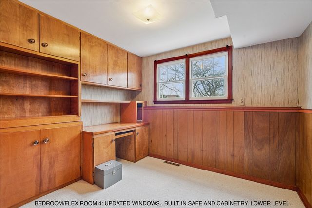 1007 Raney Street, Hiawatha, IA 52233