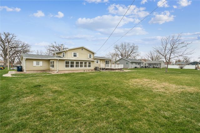 1007 Raney Street, Hiawatha, IA 52233