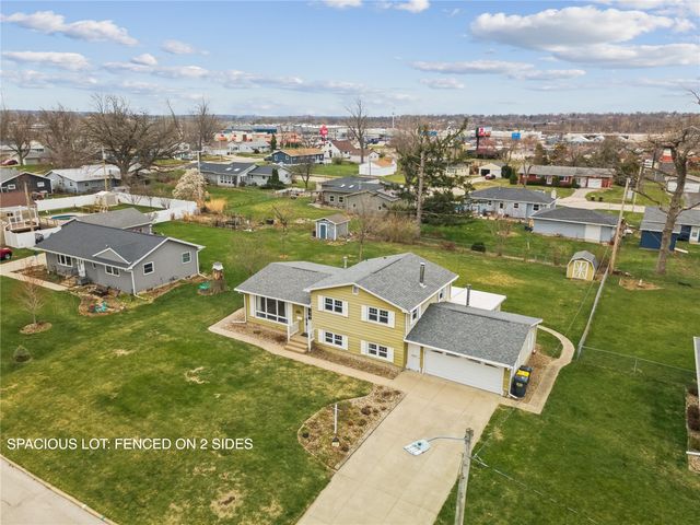 1007 Raney Street, Hiawatha, IA 52233