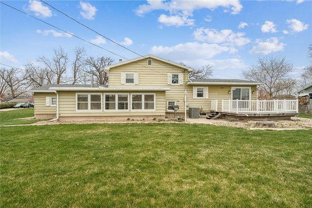 1007 Raney Street, Hiawatha, IA 52233