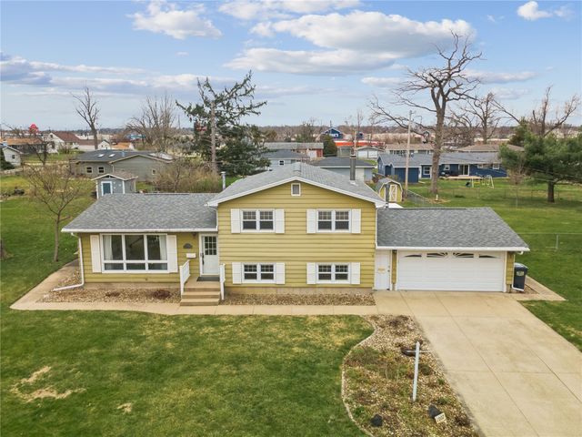 1007 Raney Street, Hiawatha, IA 52233