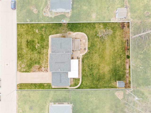 1007 Raney Street, Hiawatha, IA 52233
