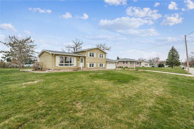 1007 Raney Street, Hiawatha, IA 52233