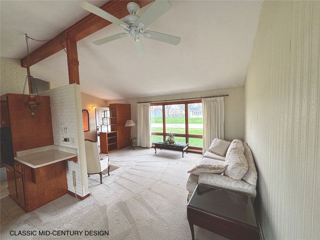 1007 Raney Street, Hiawatha, IA 52233