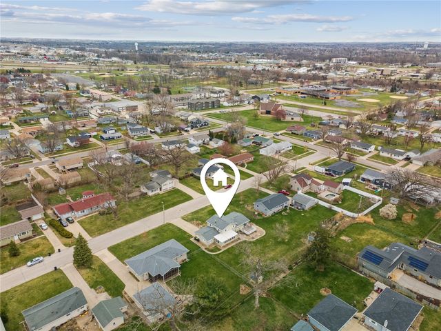 1007 Raney Street, Hiawatha, IA 52233