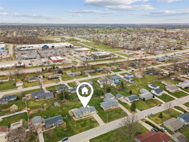1007 Raney Street, Hiawatha, IA 52233