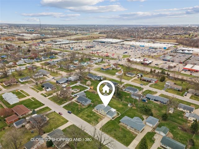1007 Raney Street, Hiawatha, IA 52233