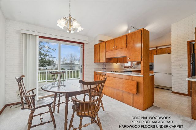 1007 Raney Street, Hiawatha, IA 52233